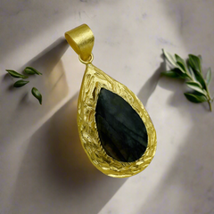 A Big Handmade Labradorite Stone Pendant SKU7403