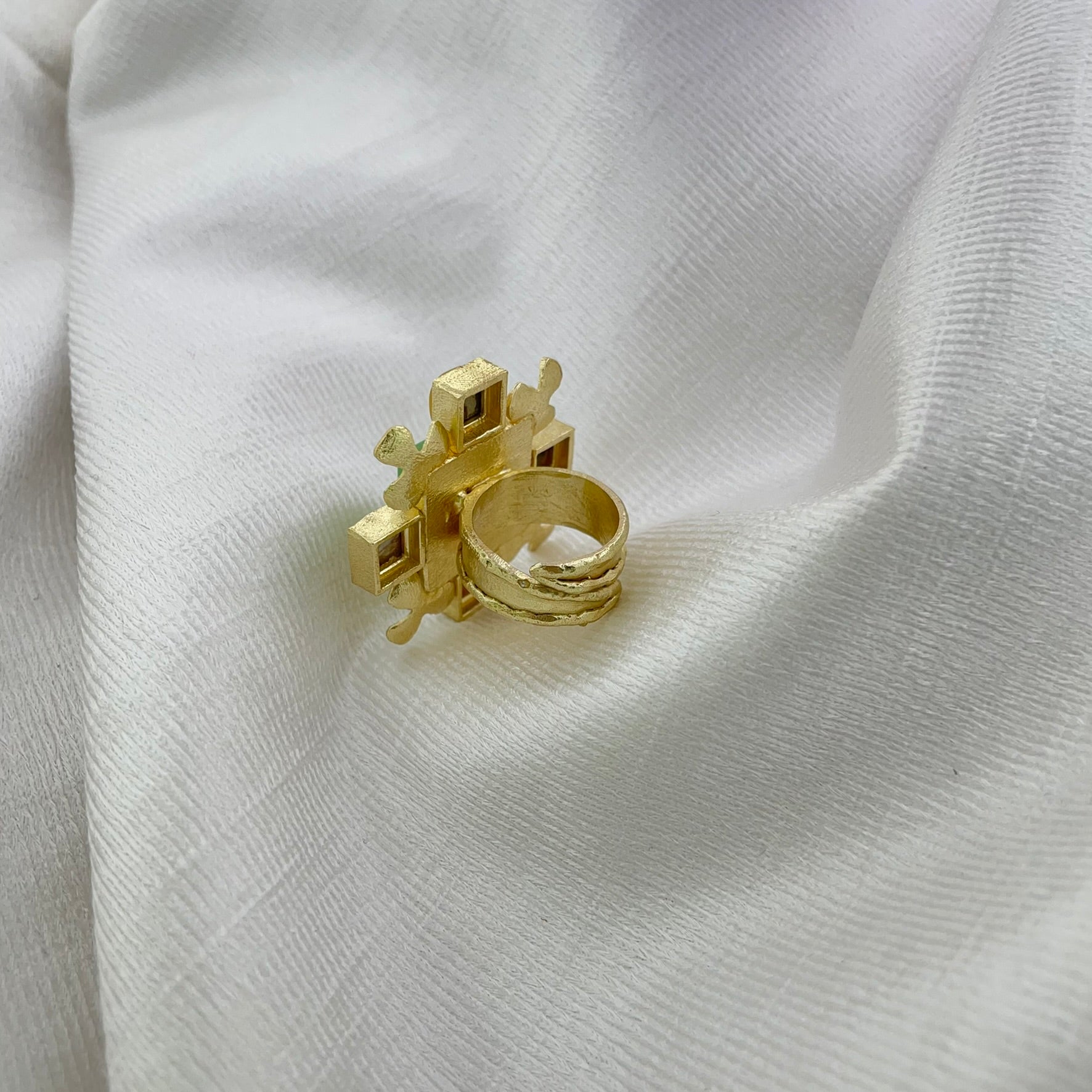 Elegant Gold Ring with Green Gemstone & Pearl Accents