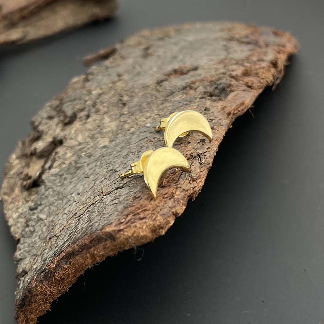 Crescent Moon Stud