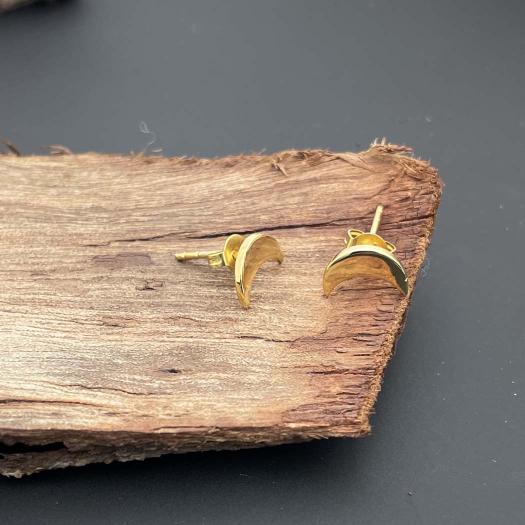 Crescent Moon Stud