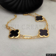 Flower Charm Bracelet in Gold plated  SKU6574