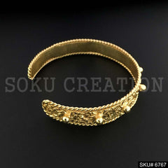 Gold Plated Twisted Wire Hammmered Gold Beads Round Shape Design of Unique Cuff SKU6767