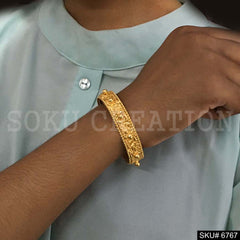Gold Plated Twisted Wire Hammmered Gold Beads Round Shape Design of Unique Cuff SKU6767