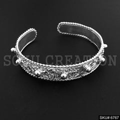 Gold Plated Twisted Wire Hammmered Gold Beads Round Shape Design of Unique Cuff SKU6767