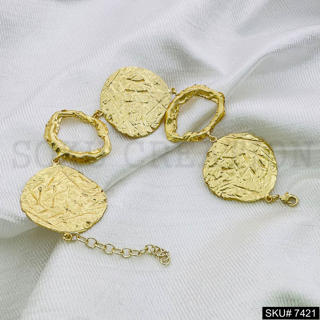 A Designer Party Era Bracelet in Gold Plated SKU7421